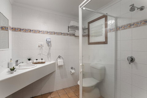 Sunlit Waters Studio Apartments - C Tourism 11
