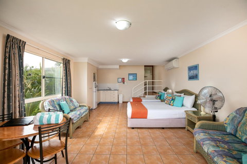 Sunlit Waters Studio Apartments - C Tourism 42