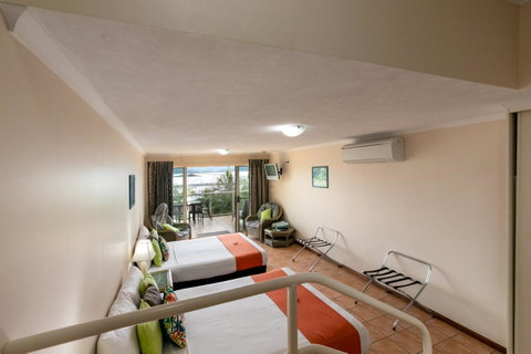 Sunlit Waters Studio Apartments - C Tourism 24