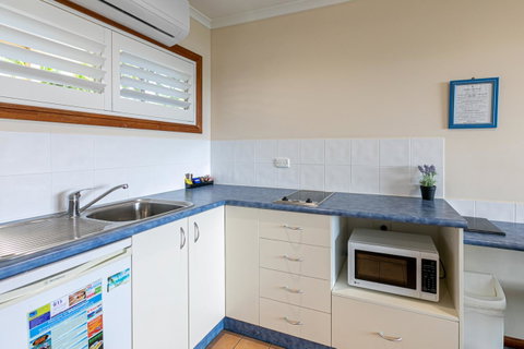 Sunlit Waters Studio Apartments - C Tourism 12