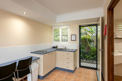 Sunlit Waters Studio Apartments - C Tourism 27