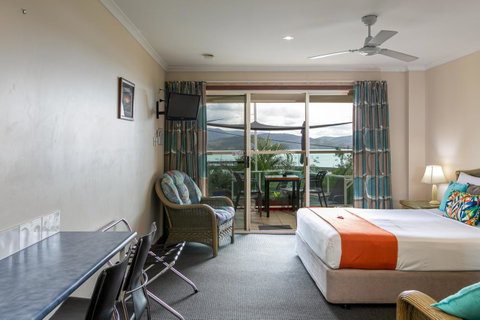 Sunlit Waters Studio Apartments - C Tourism 10