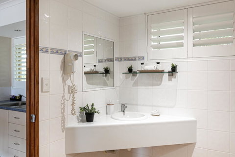 Sunlit Waters Studio Apartments - C Tourism 26
