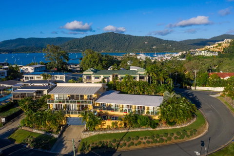 Sunlit Waters Studio Apartments - C Tourism 6