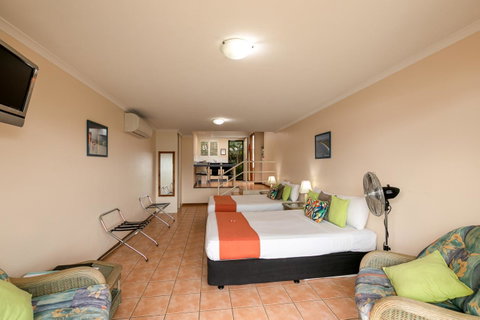 Sunlit Waters Studio Apartments - C Tourism 30
