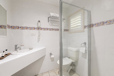 Sunlit Waters Studio Apartments - C Tourism 20