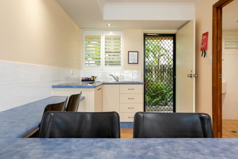 Sunlit Waters Studio Apartments - C Tourism 28