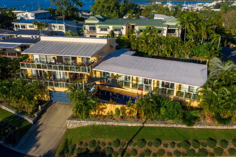 Sunlit Waters Studio Apartments - C Tourism 8