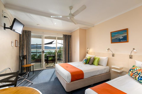 Sunlit Waters Studio Apartments - C Tourism 19