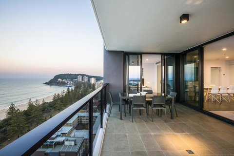 Boardwalk Burleigh Beach - Official - C Tourism 9