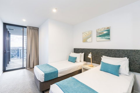 Boardwalk Burleigh Beach - Official - C Tourism 10