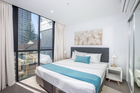 Boardwalk Burleigh Beach - Official - C Tourism 37