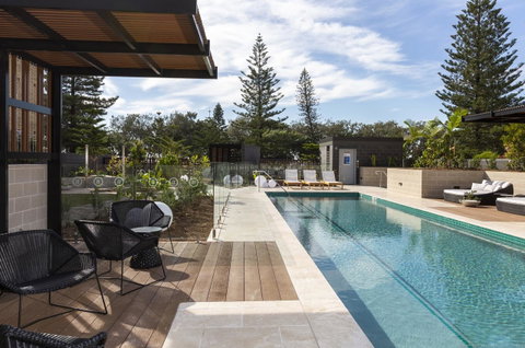 Boardwalk Burleigh Beach - Official - C Tourism 15