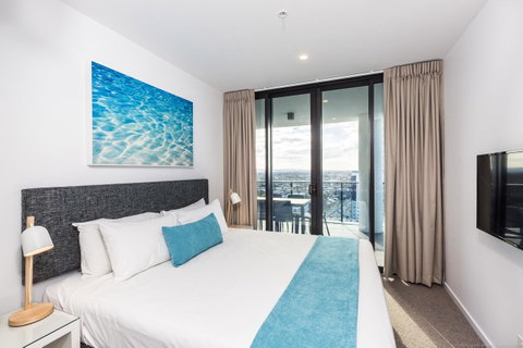 Boardwalk Burleigh Beach - Official - C Tourism 13