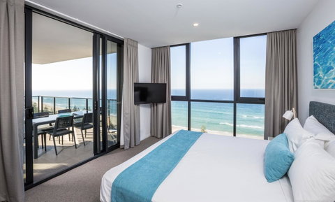 Boardwalk Burleigh Beach - Official - C Tourism 4