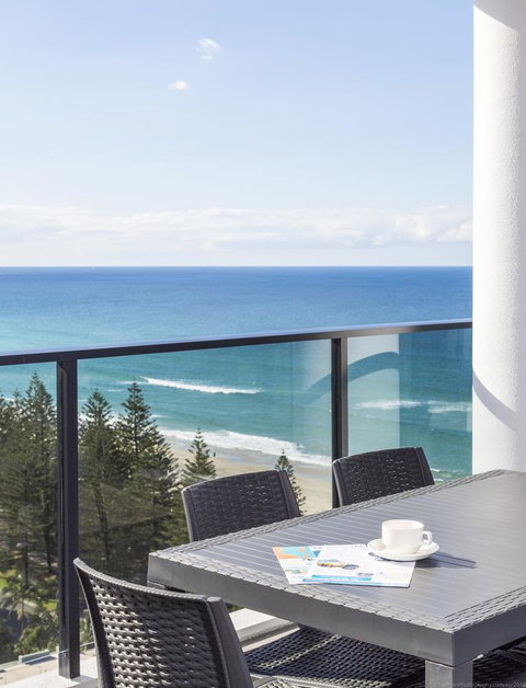 Boardwalk Burleigh Beach - Official - C Tourism 24