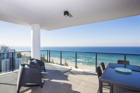 Boardwalk Burleigh Beach - Official - C Tourism 2