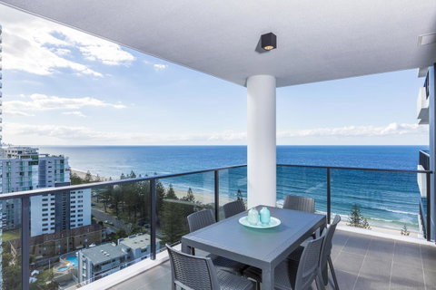 Boardwalk Burleigh Beach - Official - C Tourism 22