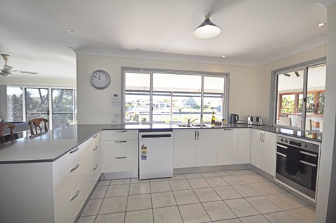 Bribie Island Canal Holiday Destination! - C Tourism 5