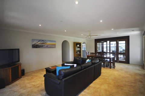 Bribie Island Canal Holiday Destination! - C Tourism 3