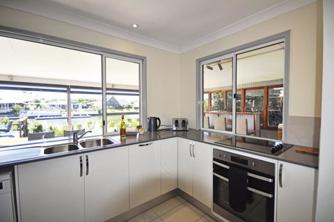 Bribie Island Canal Holiday Destination! - C Tourism 4