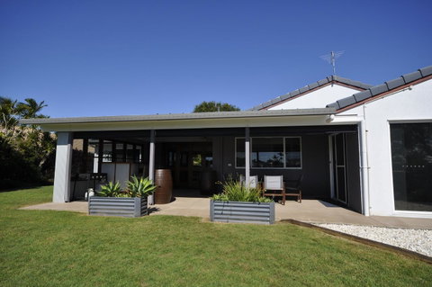 Bribie Island Canal Holiday Destination! - C Tourism 14