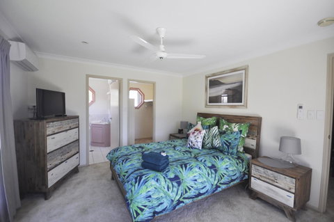 Bribie Island Canal Holiday Destination! - C Tourism 9
