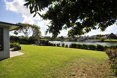Bribie Island Canal Holiday Destination! - C Tourism 22