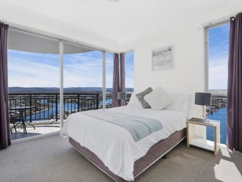 Beach Stay - Ocean & Riverview Resort Chevron Renaissance Central Surfers Paradise - C Tourism 1