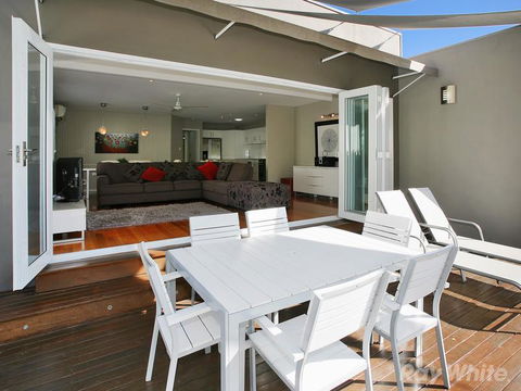 Beach House On Tradewinds Avenue - C Tourism 2