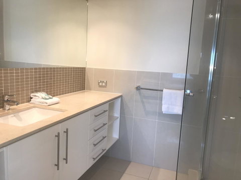 Proximity Waterfront Apartments - C Tourism 11