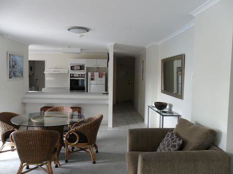 Grosvenor Beachfront Apartments Surfers Paradise - C Tourism 5