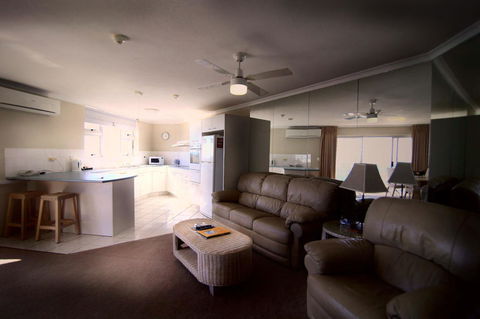 Grosvenor Beachfront Apartments Surfers Paradise - C Tourism 9
