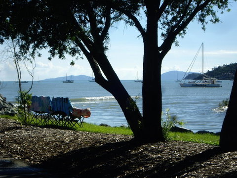 Montipora Unit 3 - In The Heart Of Airlie, Wi-fi And Netflix - C Tourism 17