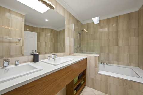 Montipora Unit 3 - In The Heart Of Airlie, Wi-fi And Netflix - C Tourism 8