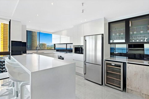 ULTIQA Beach Haven On Broadbeach - C Tourism 2