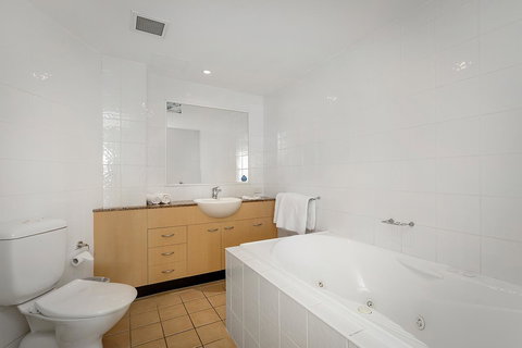 Kirra Beach Apartments - C Tourism 30