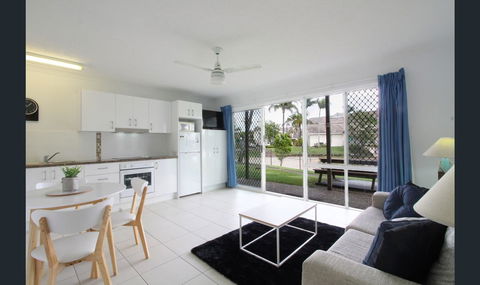 Bay Of Palms - C Tourism 22