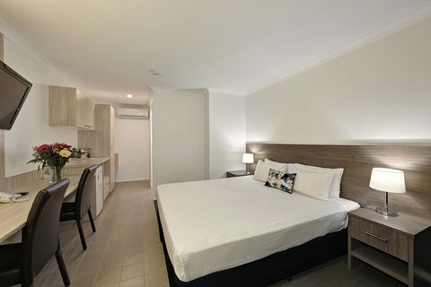 Smart Motels Bert Hinkler - C Tourism 21