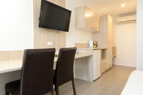 Smart Motels Bert Hinkler - C Tourism 40