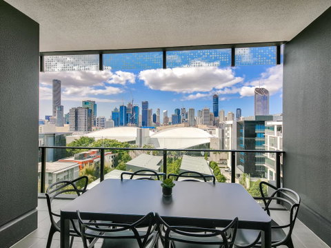 Opera Apartments South Brisbane - C Tourism 21