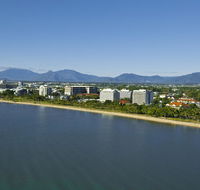 Holiday Inn Cairns Harbourside - C Tourism