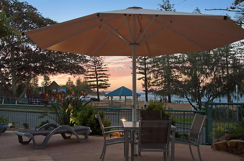 The Norfolks On Moffat Beach - C Tourism 13