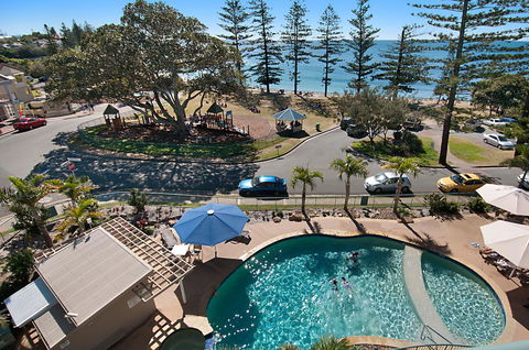 The Norfolks On Moffat Beach - C Tourism 37