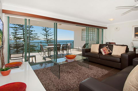 The Norfolks On Moffat Beach - C Tourism 30