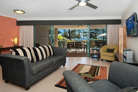 The Norfolks On Moffat Beach - C Tourism 31