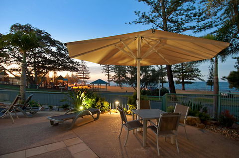 The Norfolks On Moffat Beach - C Tourism 22
