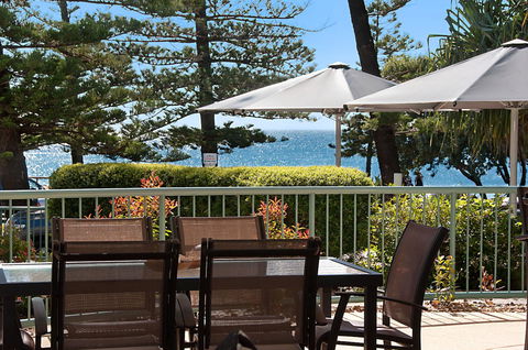 The Norfolks On Moffat Beach - C Tourism 23