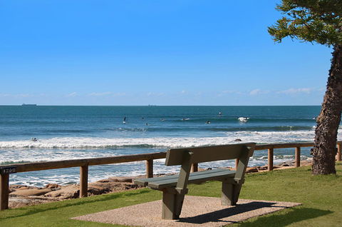 The Norfolks On Moffat Beach - C Tourism 8