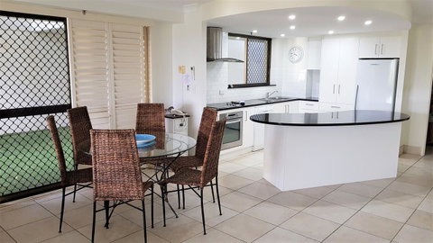 Gemini Court Holiday Apartments - C Tourism 17